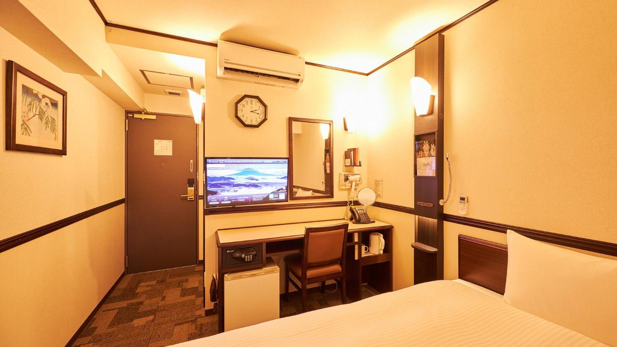 Toyoko Inn Tokyo Eki Yaesu Kita Guchi Стая снимка